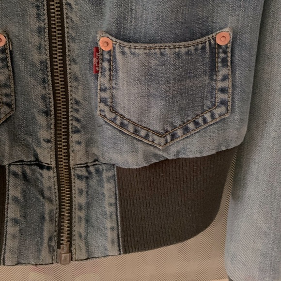 Vintage  Y2K Levi’s jean jkt with knit cuffs and waist zip front size S - Picture 5 of 9